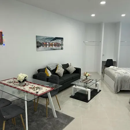 Funchal-studio-sleeps4-freeparking *