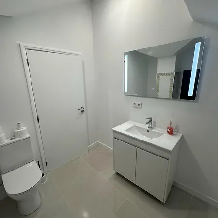 Funchal-studio-sleeps4-freeparking * פונשל