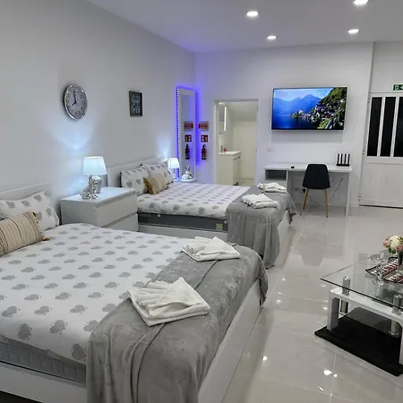 Funchal-studio-sleeps4-freeparking *