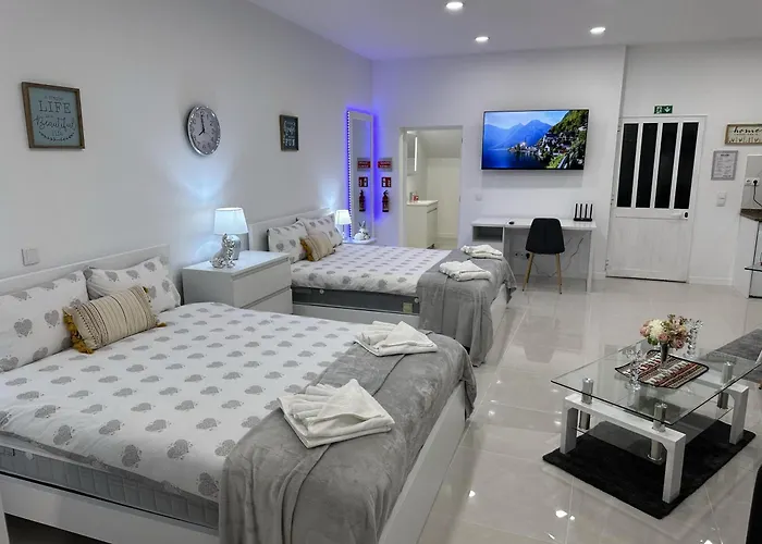 Funchal-studio-sleeps4-freeparking *